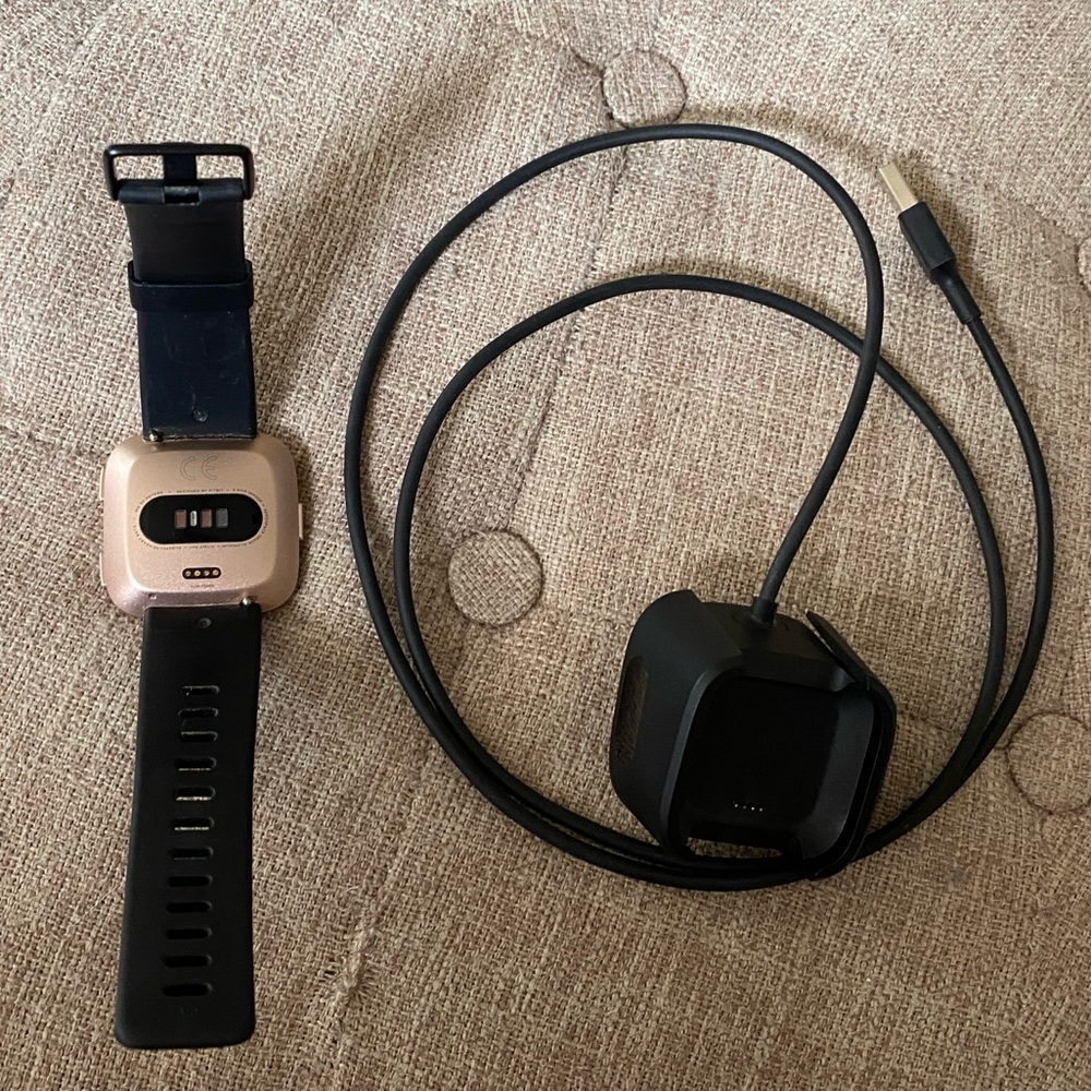 FITBIT Versa - Picture 6 of 6